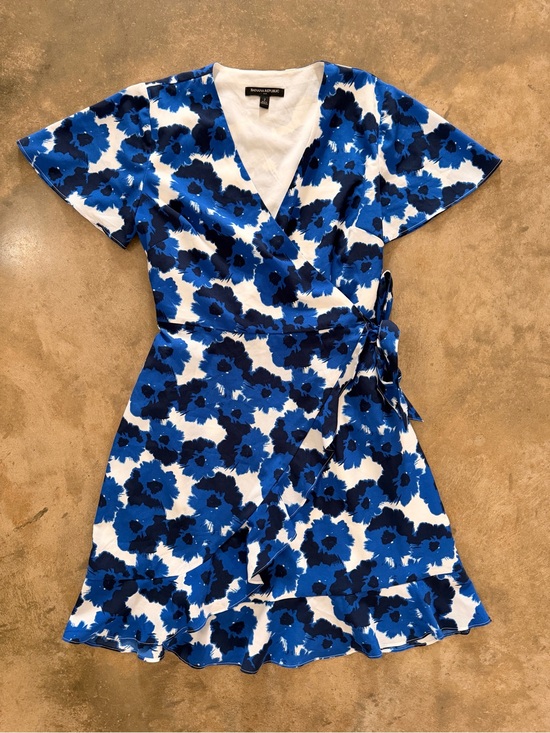 Banana Republic Dresses & Skirts - Banana Republic Blue Floral Faux Wrap Ruffle Dress Size 2